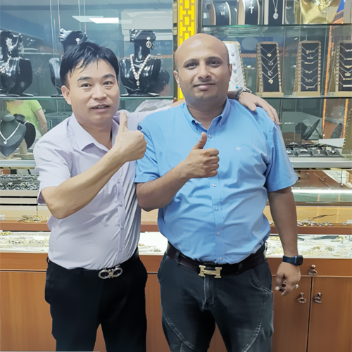 老外来迈来饰品厂下单了